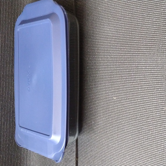 Pyrex Food Storage, clear glass with a blue lid. Made in USA - Picture 4 of 4